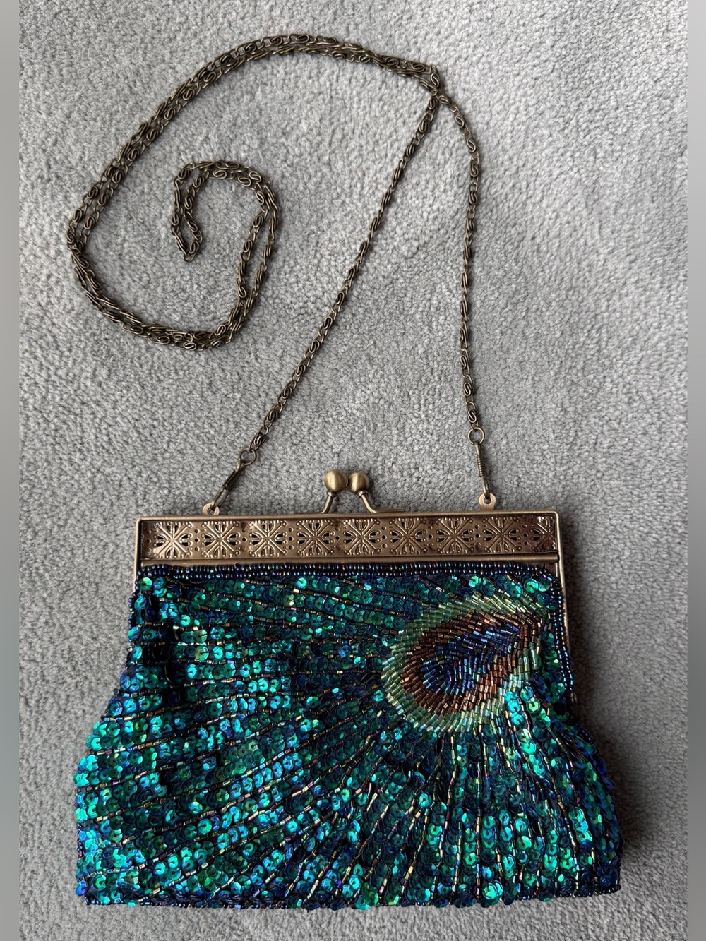 Vintage-Inspired Peacock Sequin Evening Bag - Teal/Blue